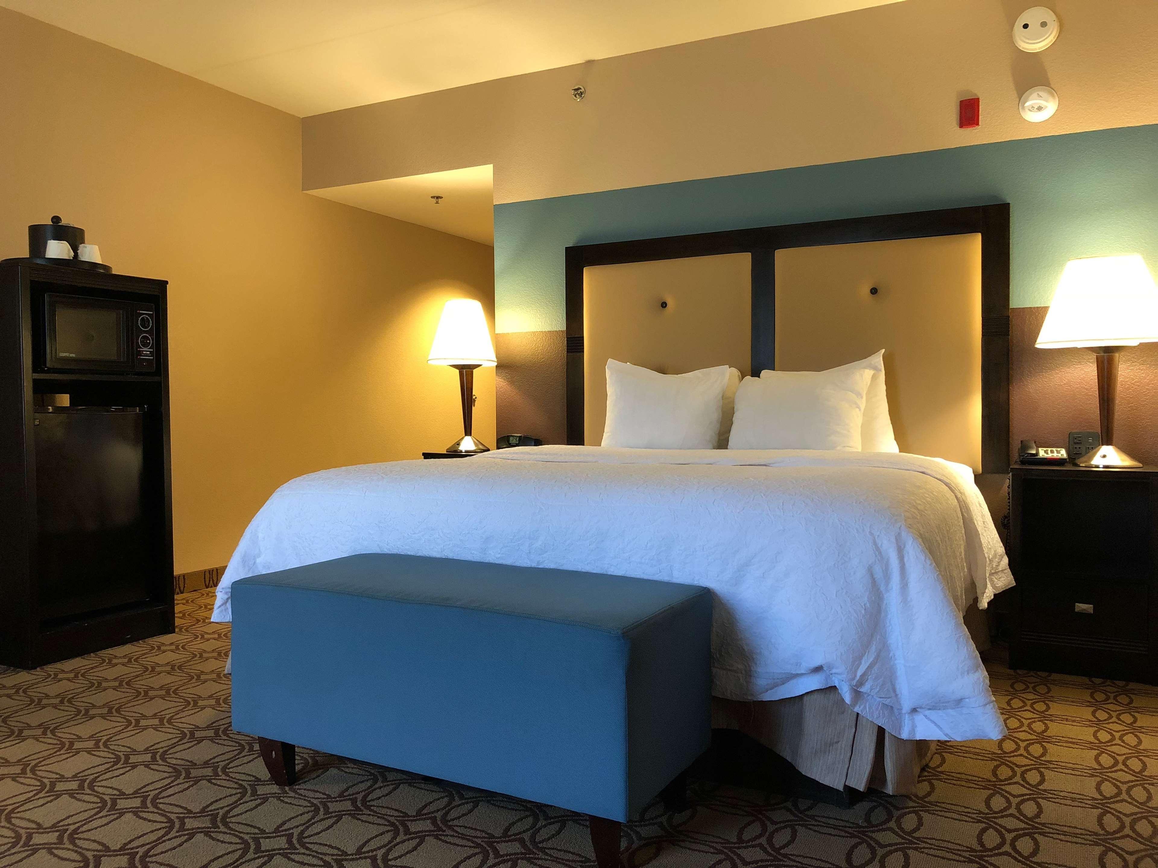 Hampton Inn & Suites Charlotte-Airport Экстерьер фото