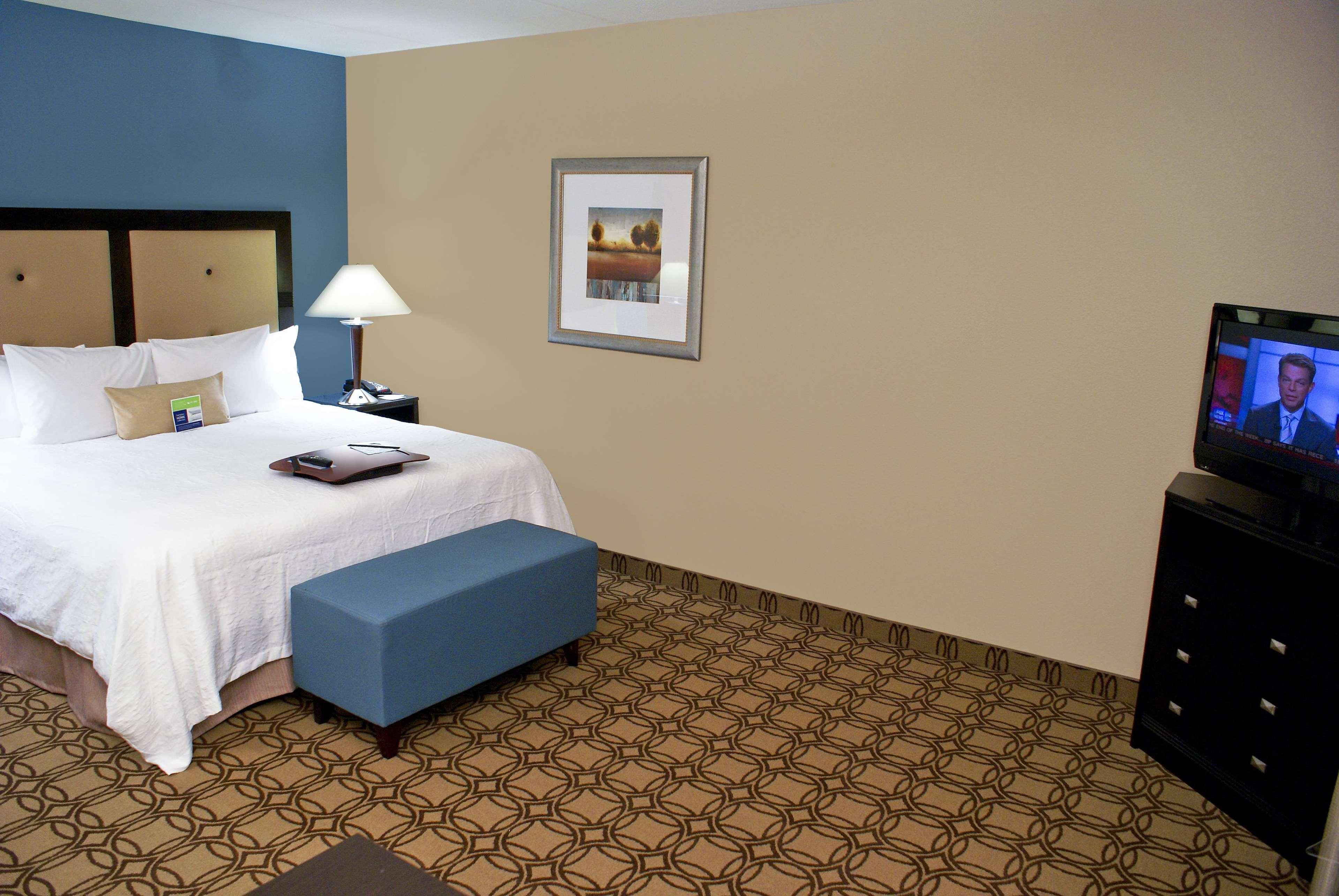Hampton Inn & Suites Charlotte-Airport Номер фото