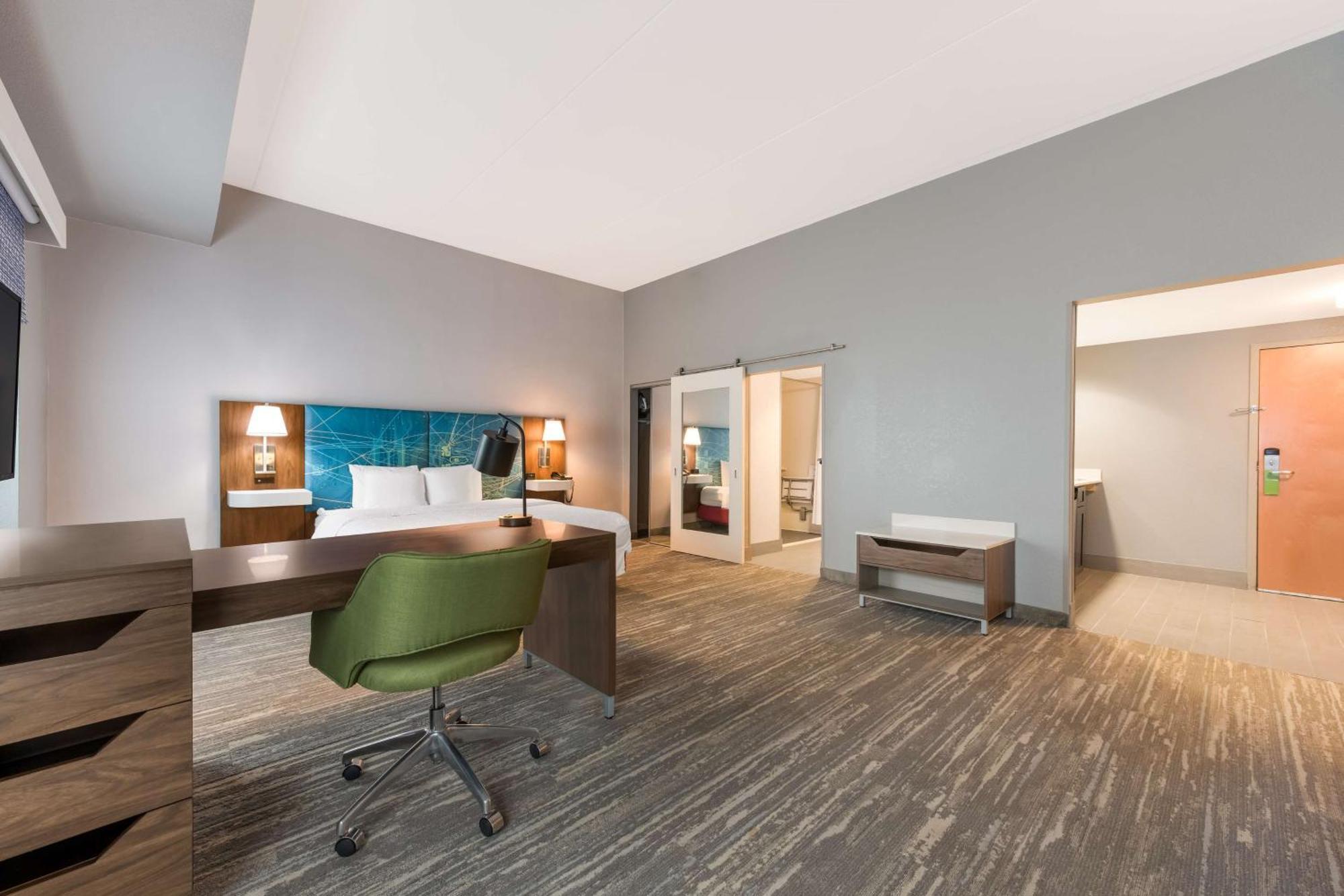 Hampton Inn & Suites Charlotte-Airport Экстерьер фото