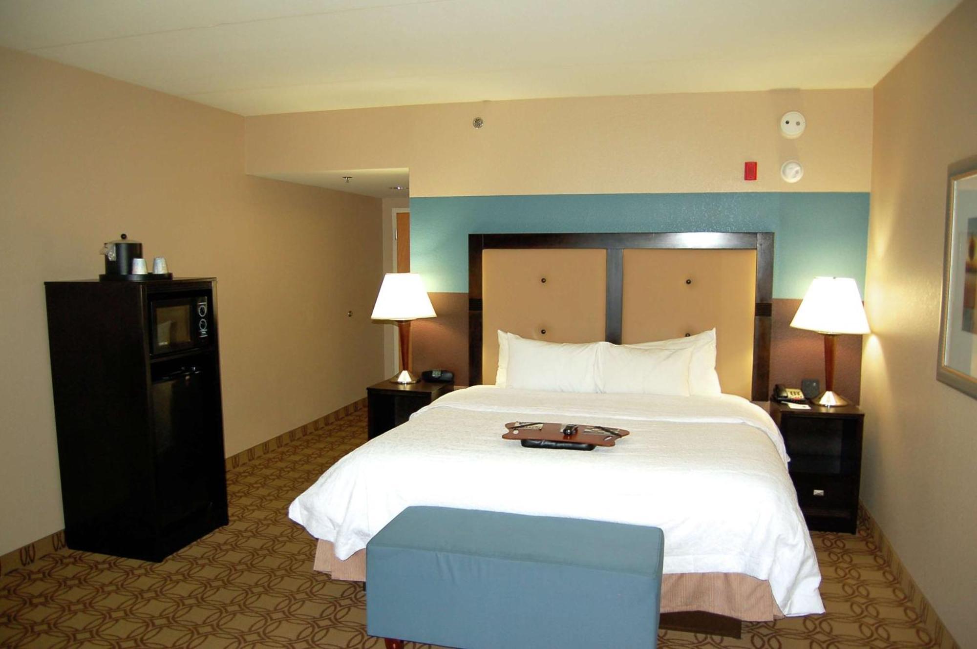 Hampton Inn & Suites Charlotte-Airport Экстерьер фото