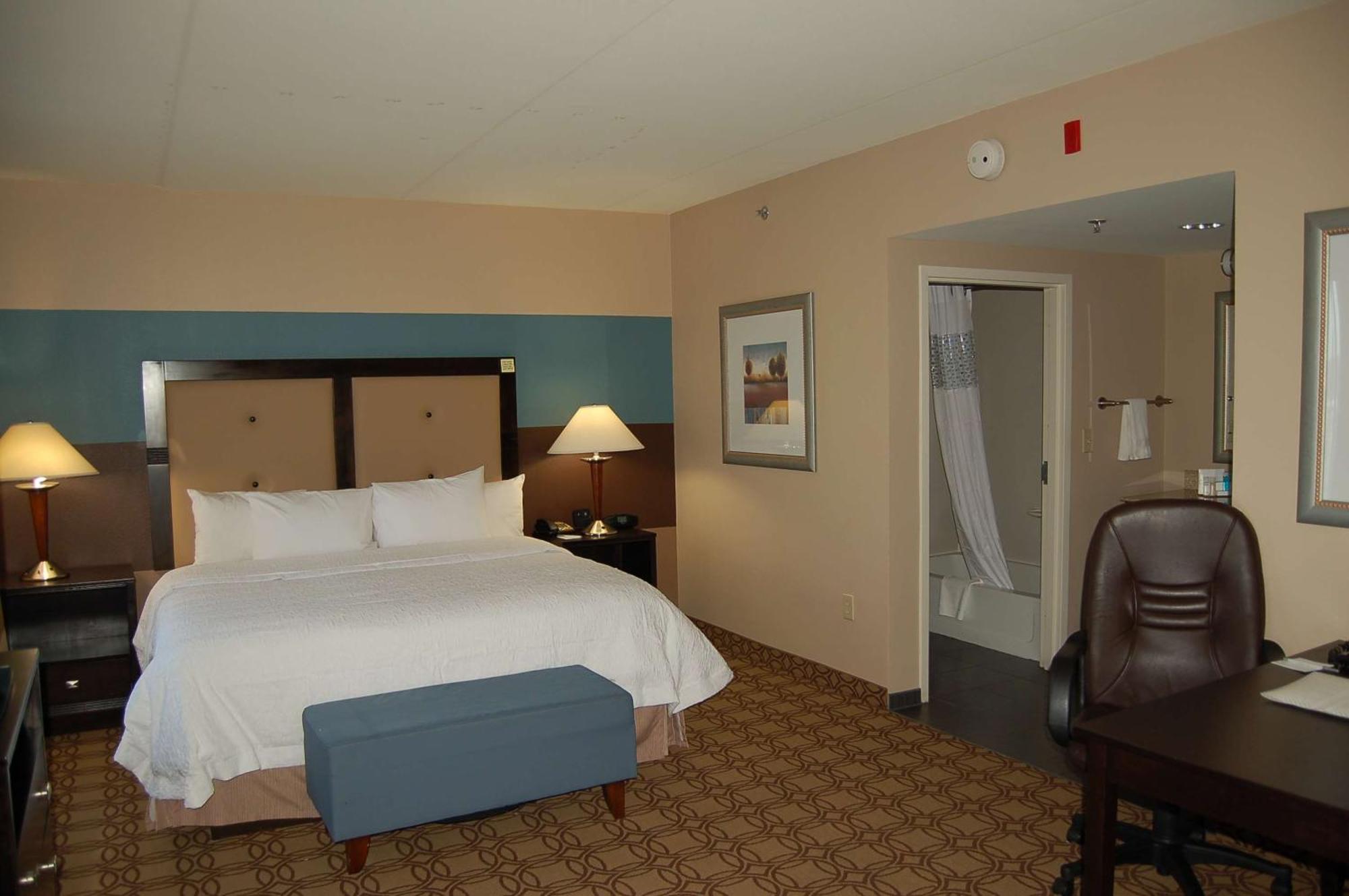 Hampton Inn & Suites Charlotte-Airport Экстерьер фото