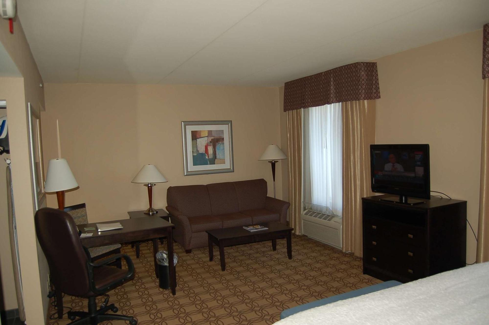 Hampton Inn & Suites Charlotte-Airport Экстерьер фото