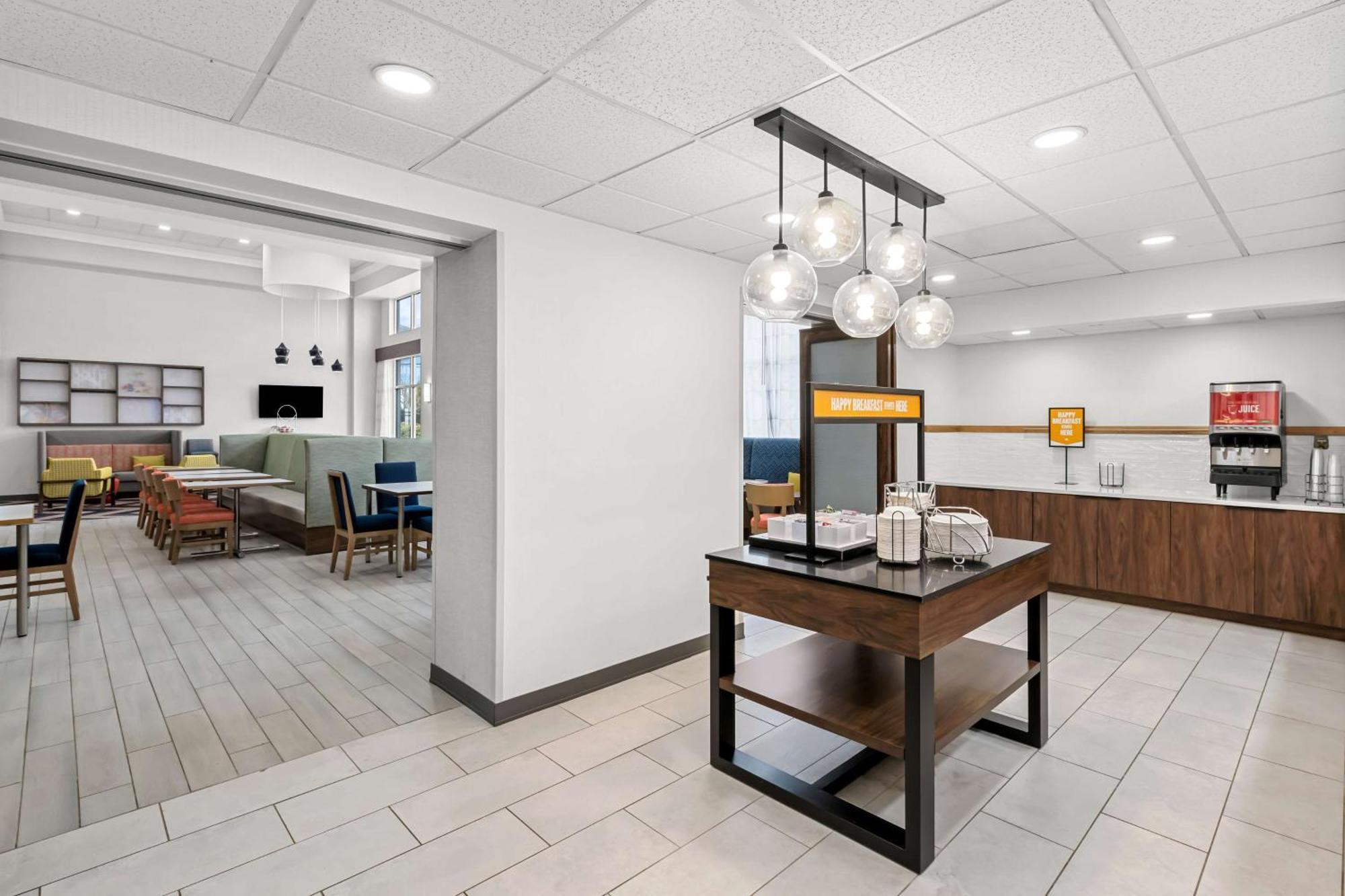Hampton Inn & Suites Charlotte-Airport Экстерьер фото