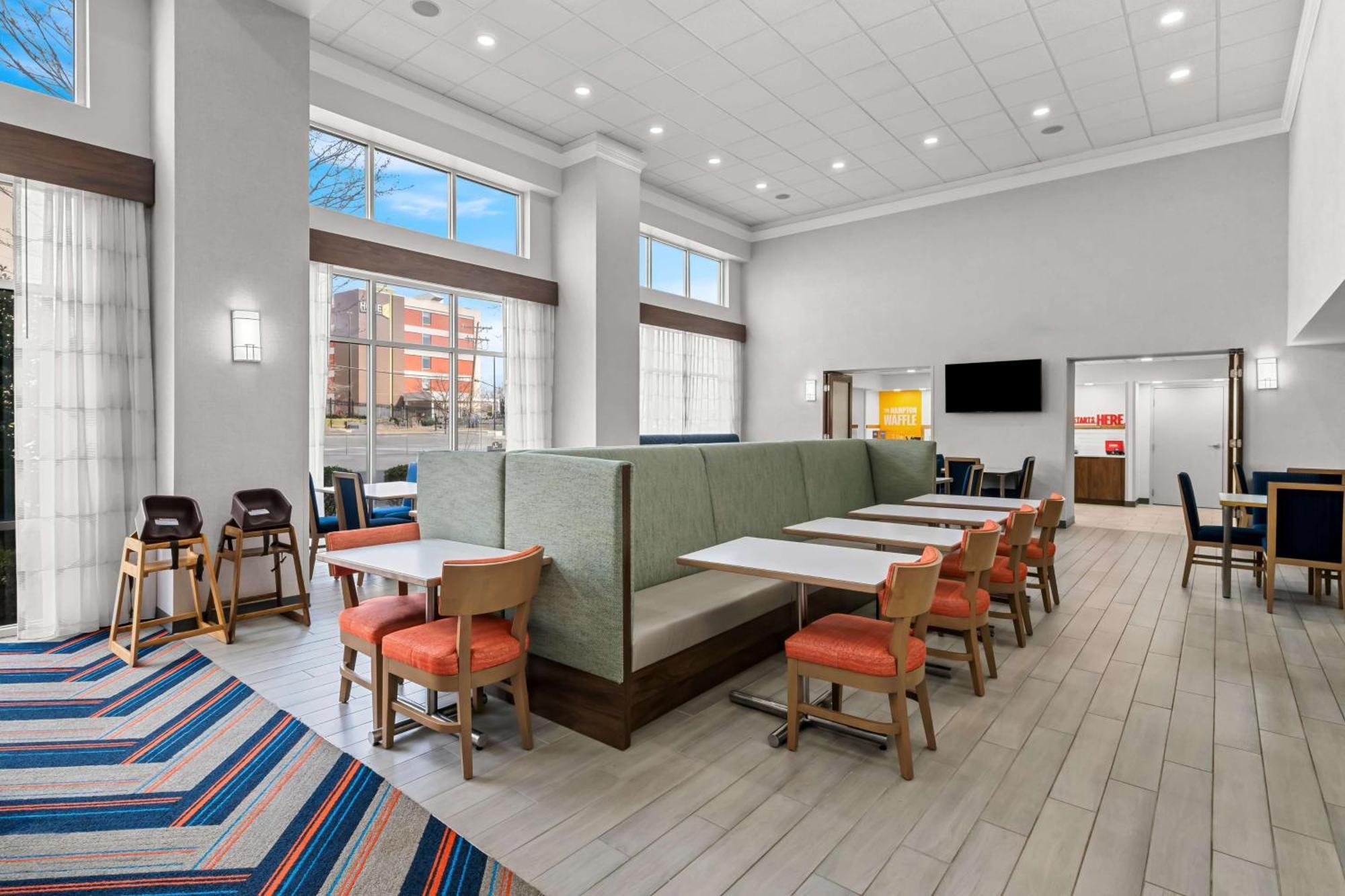 Hampton Inn & Suites Charlotte-Airport Экстерьер фото
