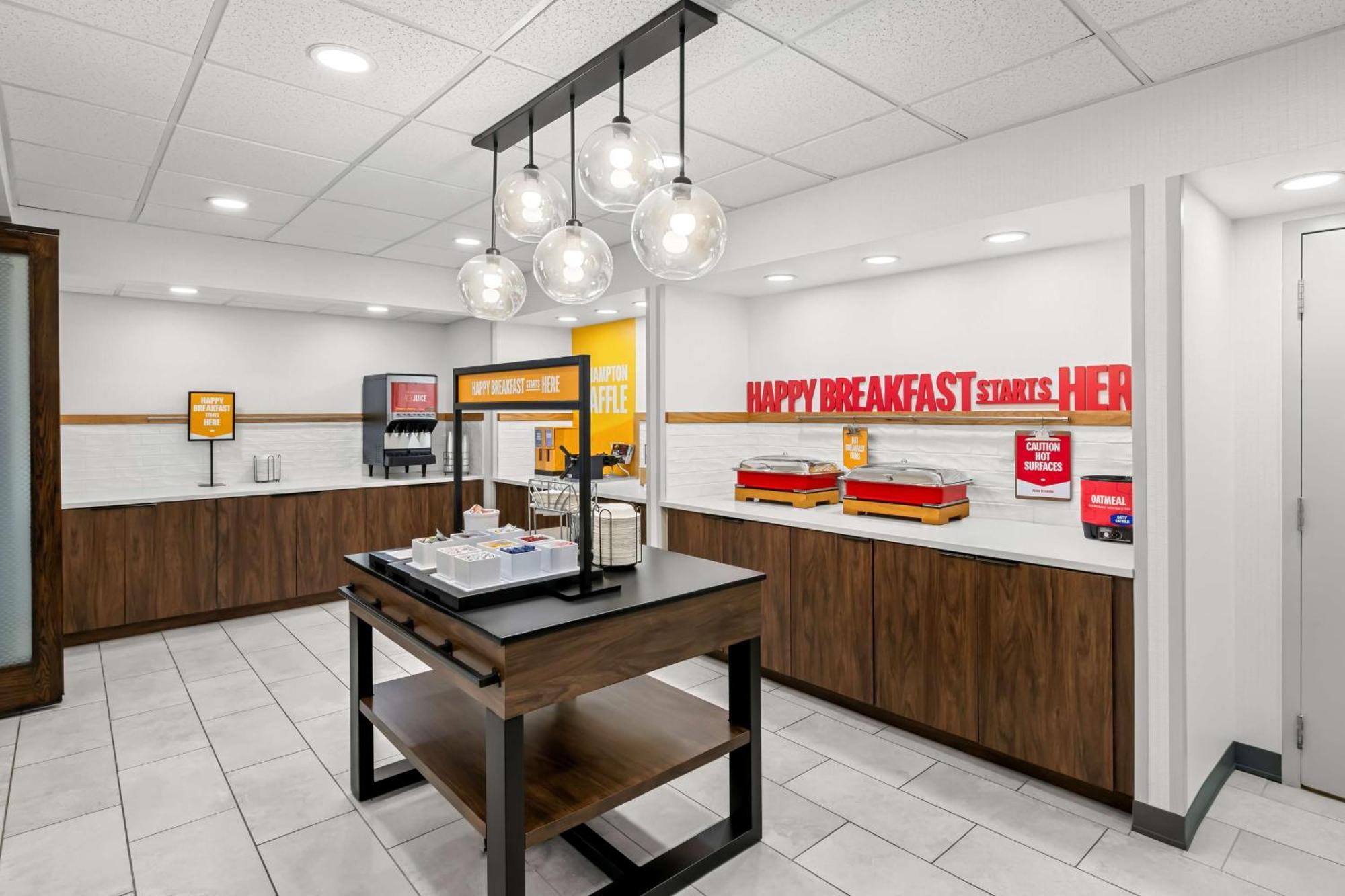 Hampton Inn & Suites Charlotte-Airport Экстерьер фото