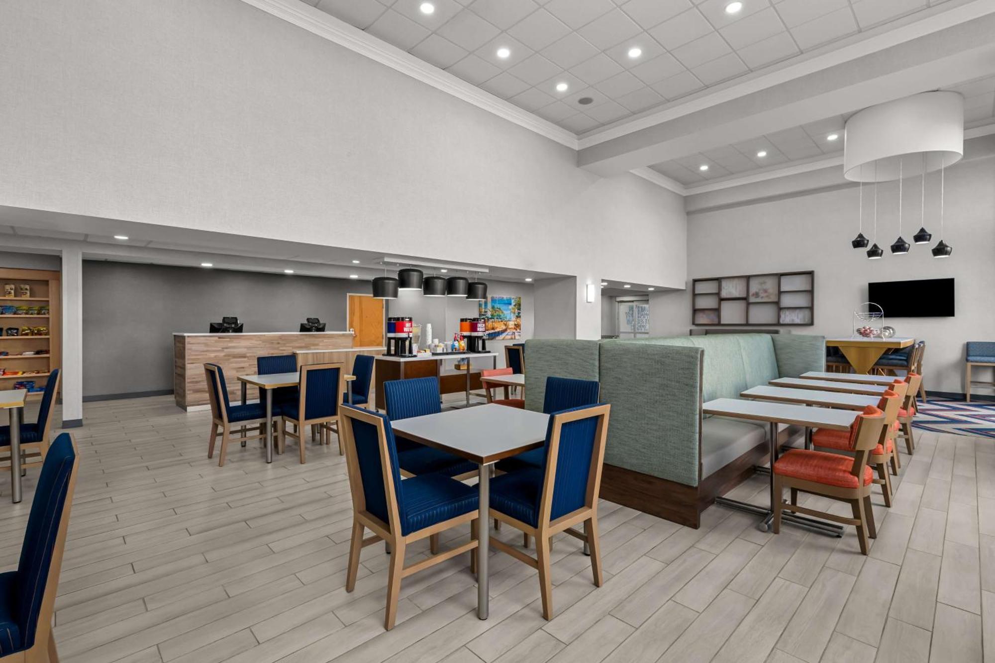 Hampton Inn & Suites Charlotte-Airport Экстерьер фото