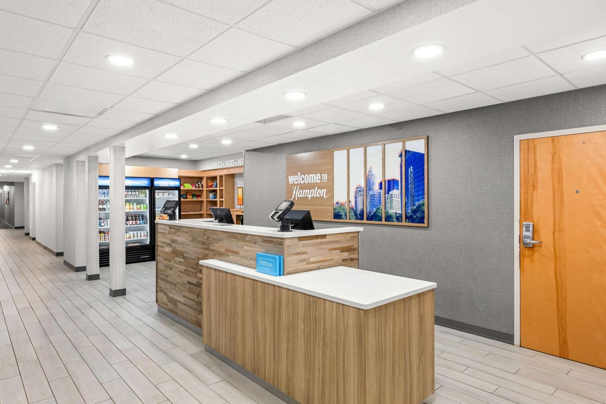 Hampton Inn & Suites Charlotte-Airport Экстерьер фото