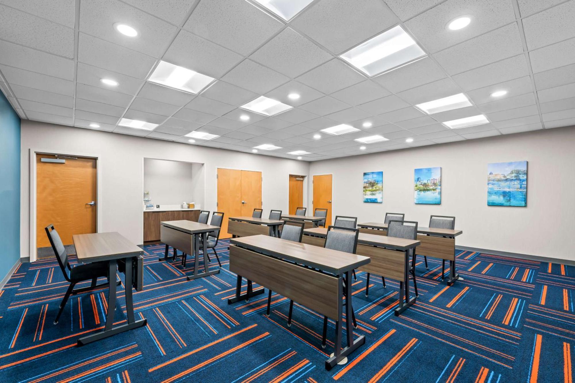 Hampton Inn & Suites Charlotte-Airport Экстерьер фото