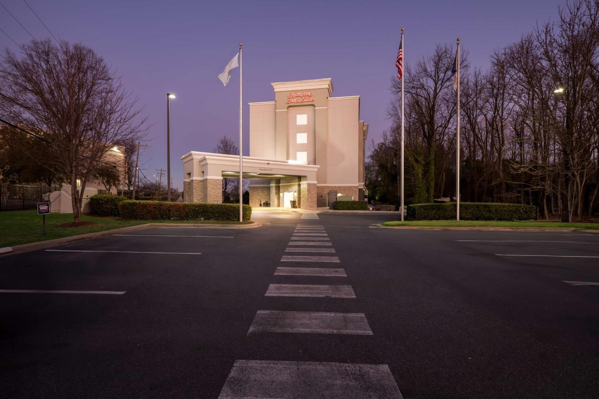 Hampton Inn & Suites Charlotte-Airport Экстерьер фото