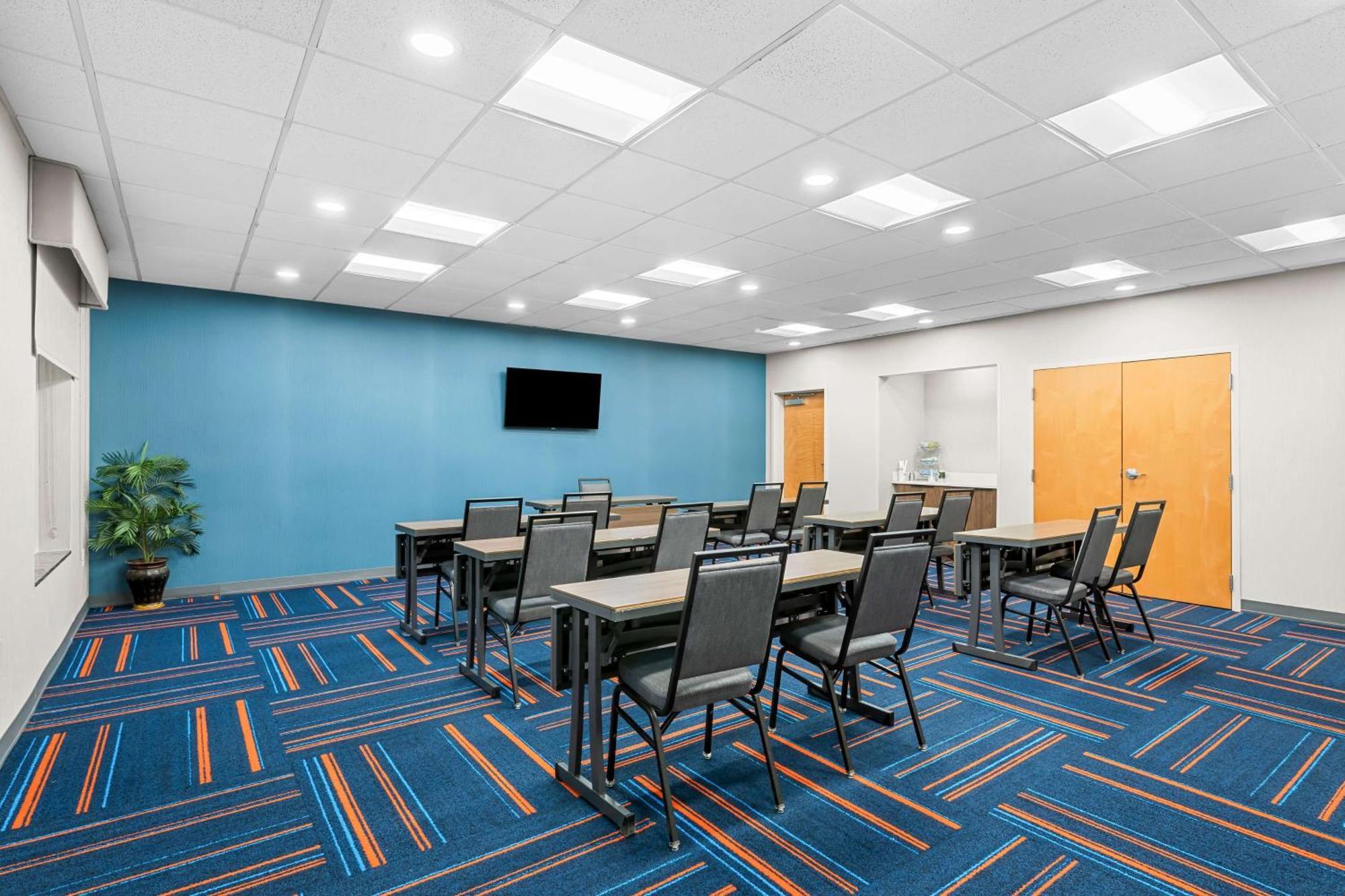 Hampton Inn & Suites Charlotte-Airport Экстерьер фото