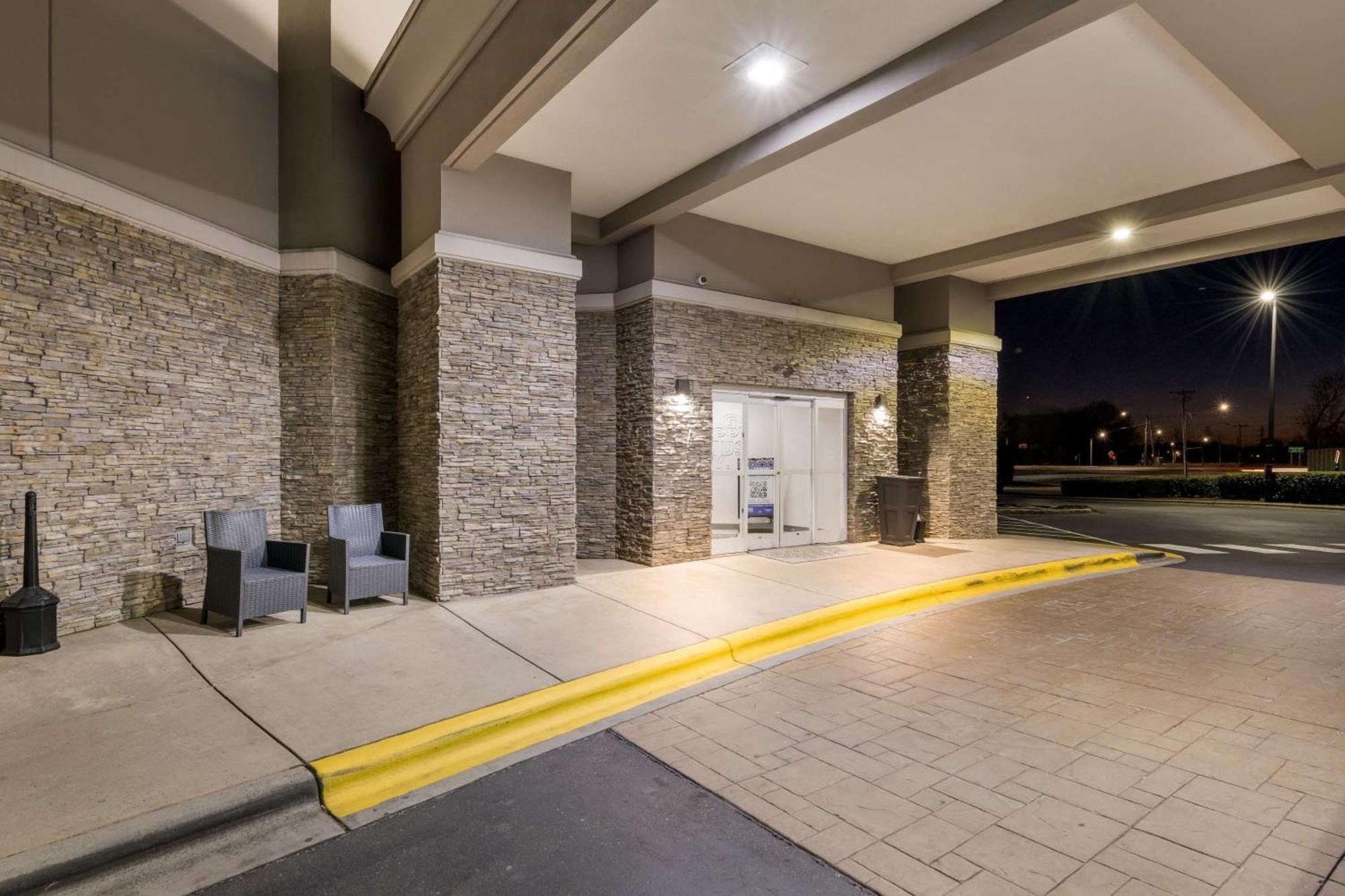 Hampton Inn & Suites Charlotte-Airport Экстерьер фото