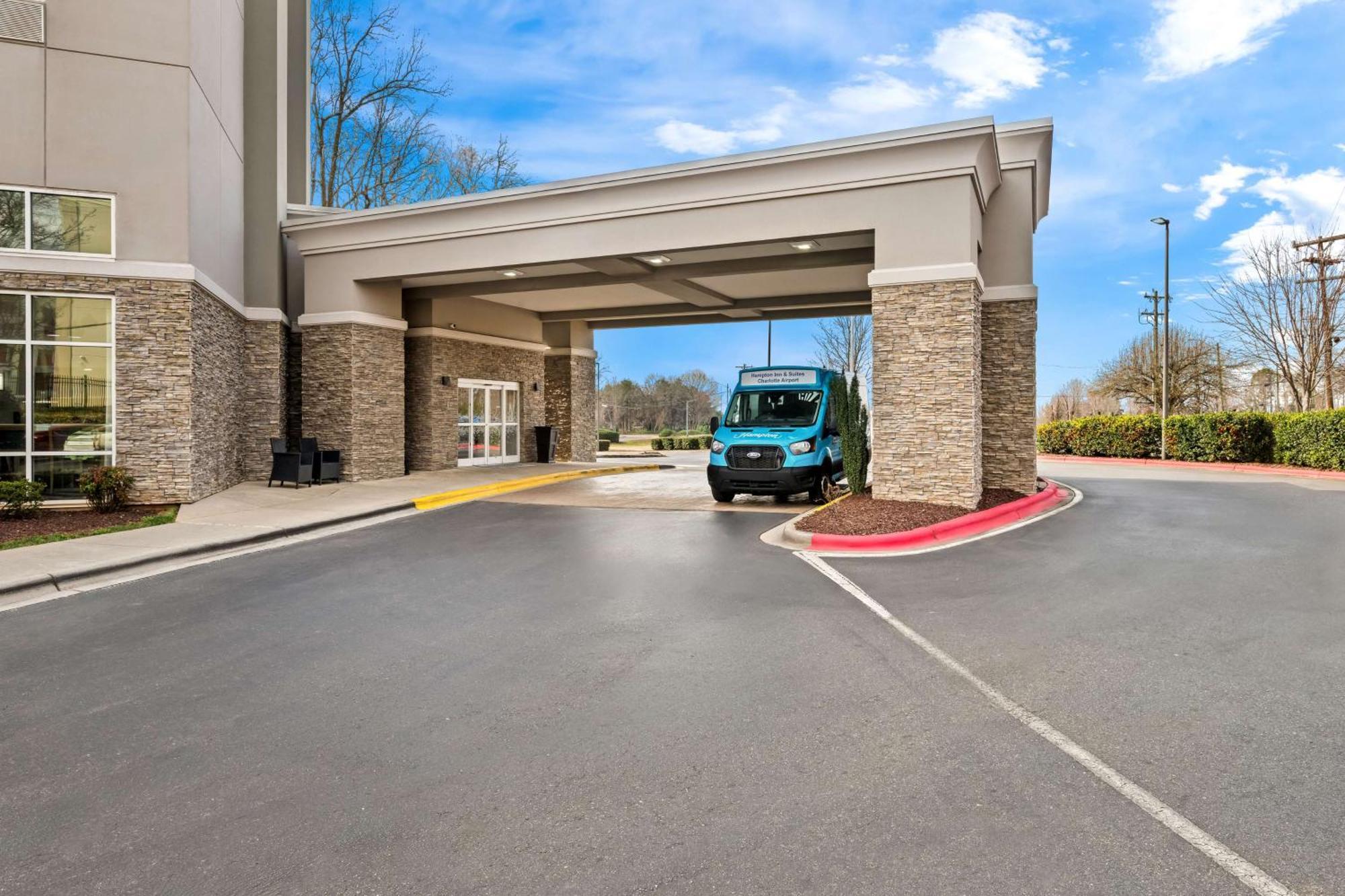 Hampton Inn & Suites Charlotte-Airport Экстерьер фото