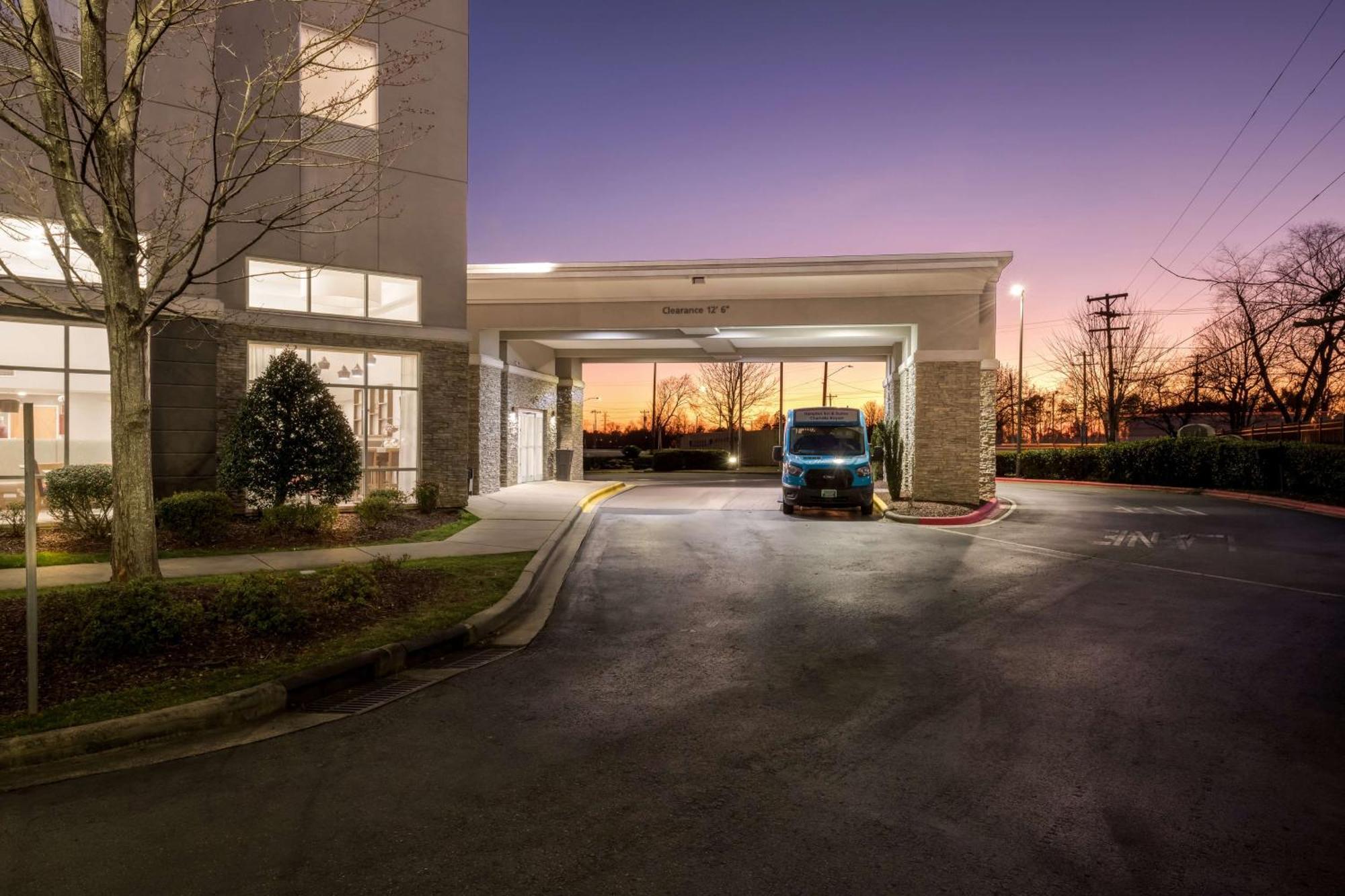 Hampton Inn & Suites Charlotte-Airport Экстерьер фото