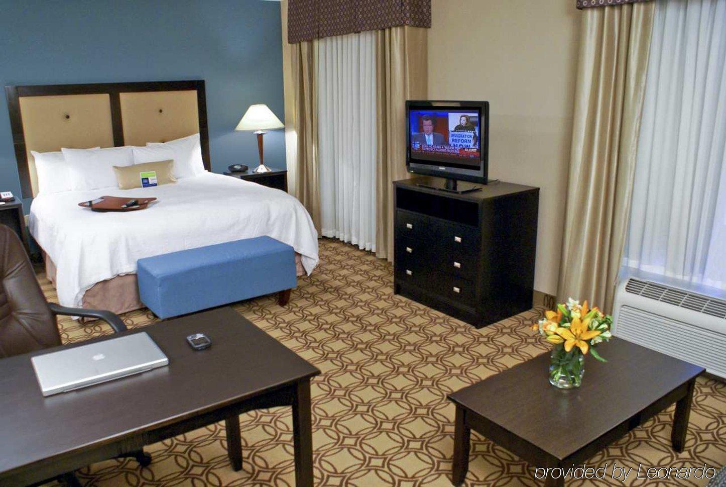 Hampton Inn & Suites Charlotte-Airport Номер фото